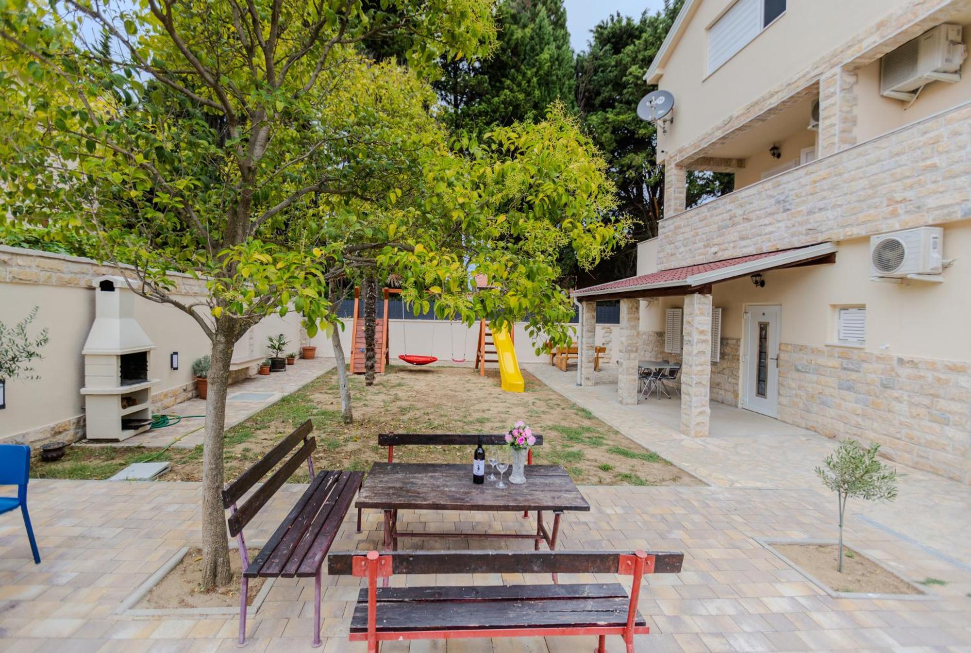 Apartments Lorena Привлака Екстер'єр фото