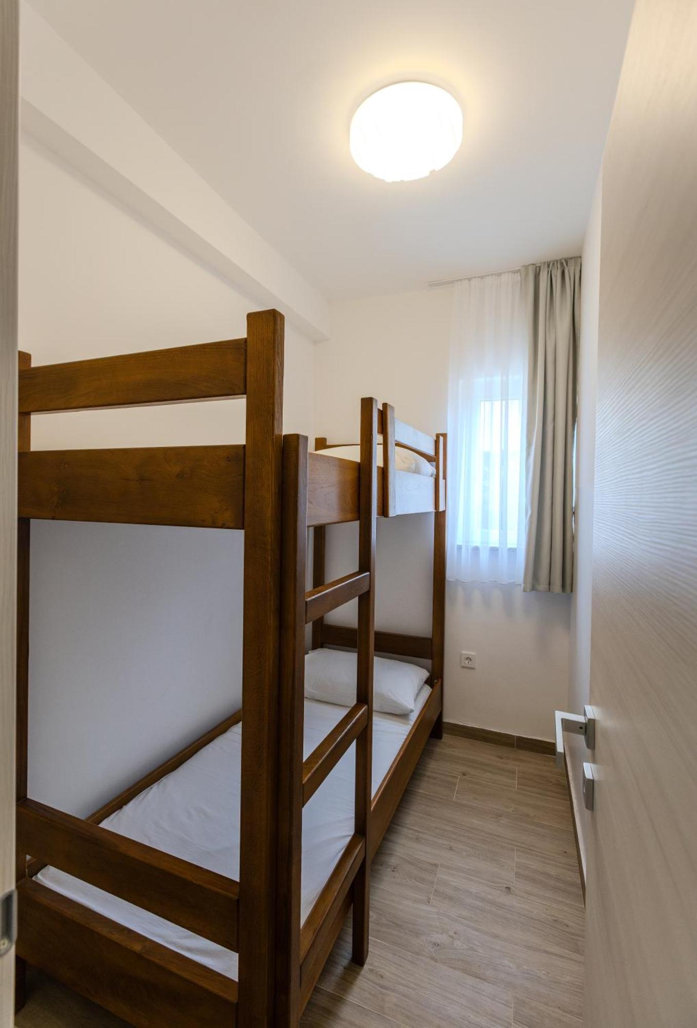 Apartments Lorena Привлака Екстер'єр фото
